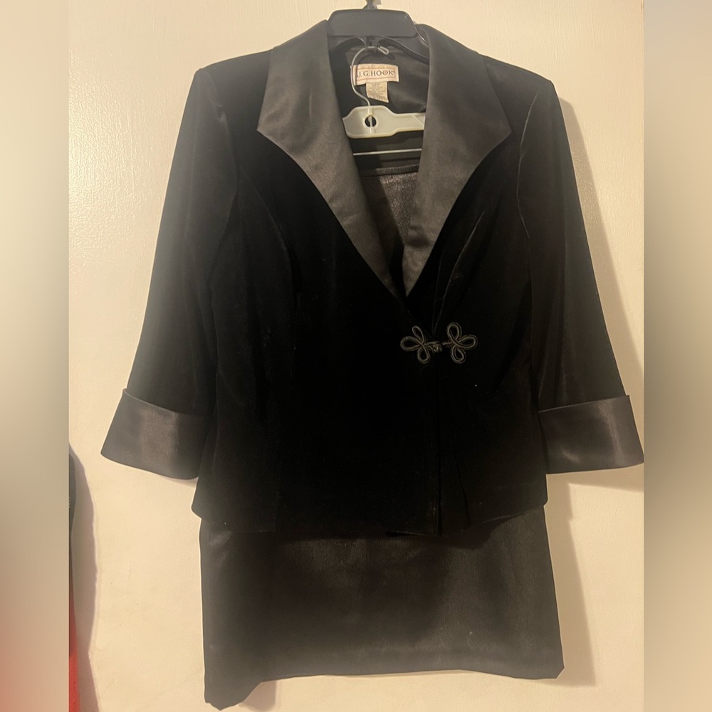 Elegant Black Velvet and Satin Women's Jacket & Skirt Set